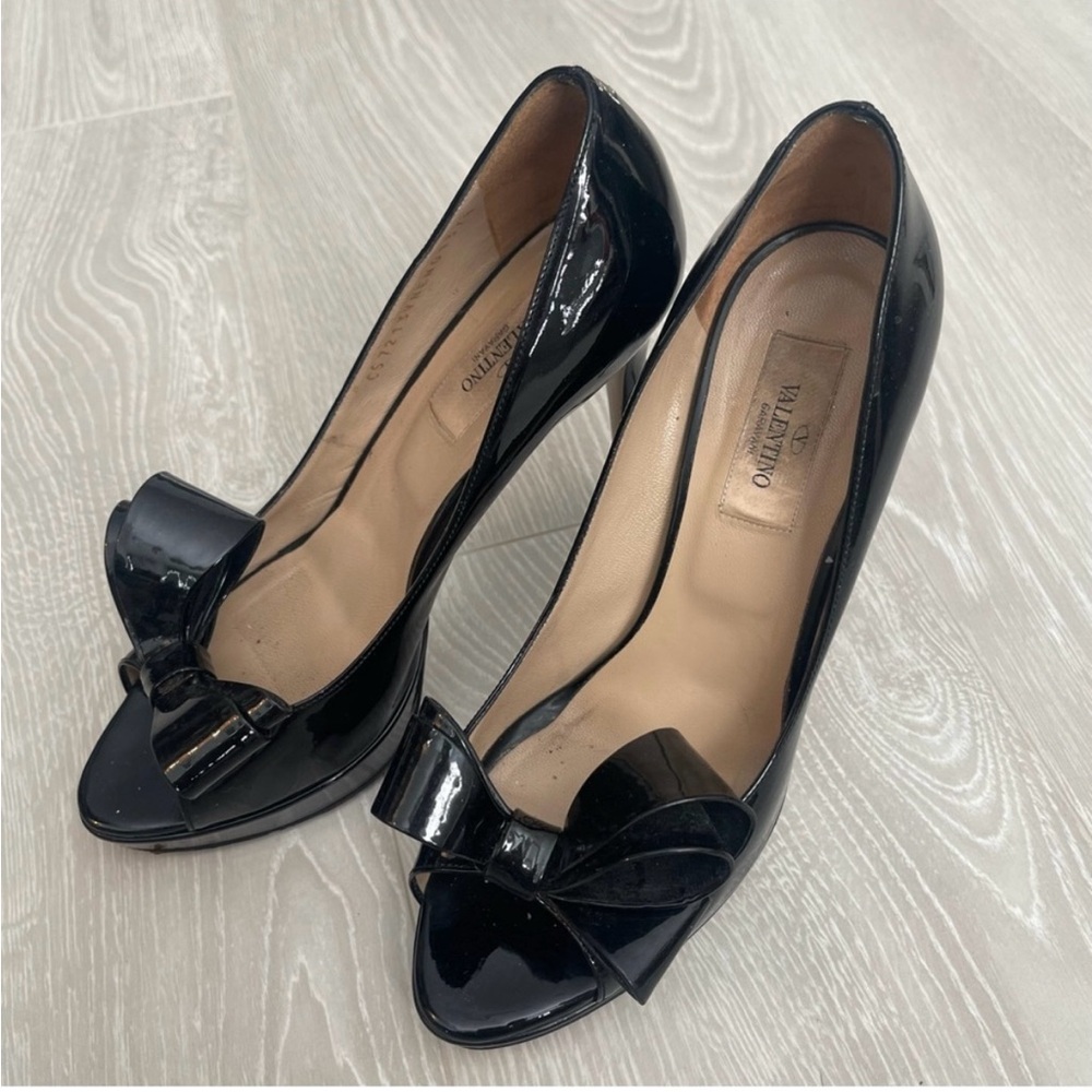 Valentino Garavani Black Heels with Bow Detail